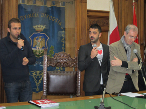 L'incursione di Pio e Amedeo durante la conferenza stampa di presentazione